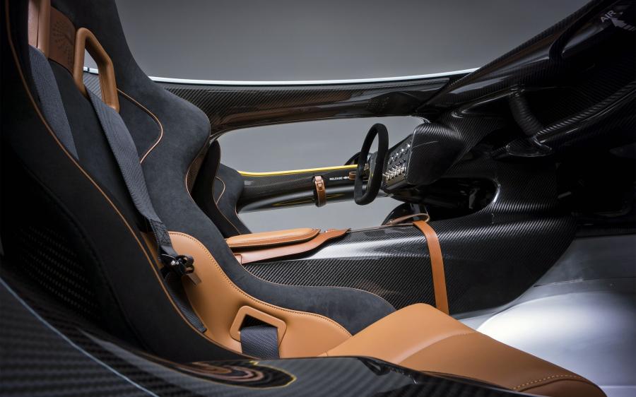 Интерьер Aston Martin CC100 Speedster Concept 2013 года  (фото 5 из 45)